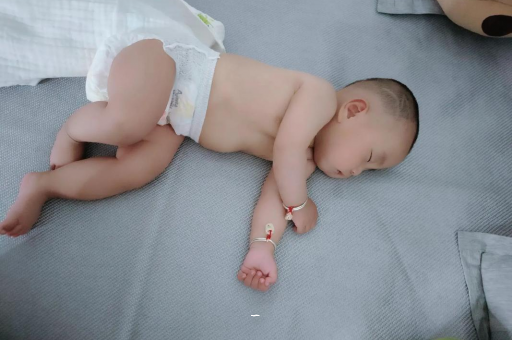 哈密宝宝肠胀气的症状